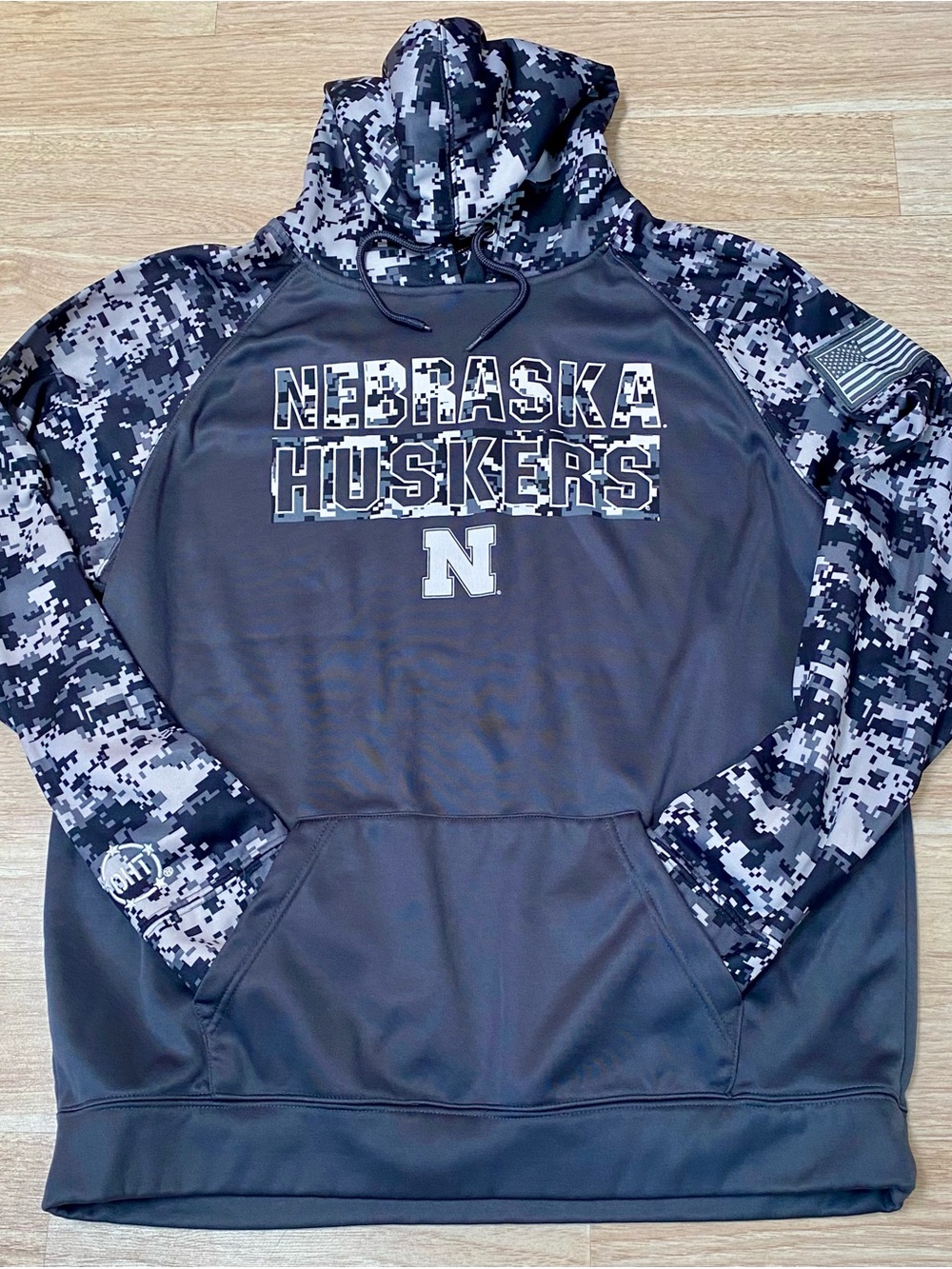 Nebraska Huskers Hoodie Men’s 2XL Grey Digital Camo USA Flag Military Sweatshirt
